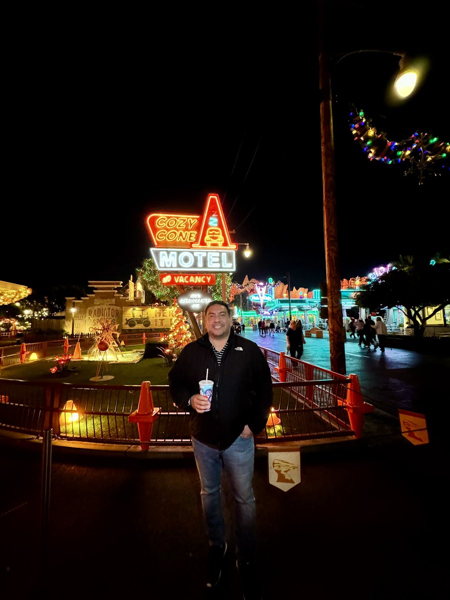jbjaso3's tweet photo. Just a normal Thursday night at Disneyland
🚗
#Disneyland #DisneylandResort #MagicKey #MagicKeyHolder #Cars https://t.co/rYhFll9eDY