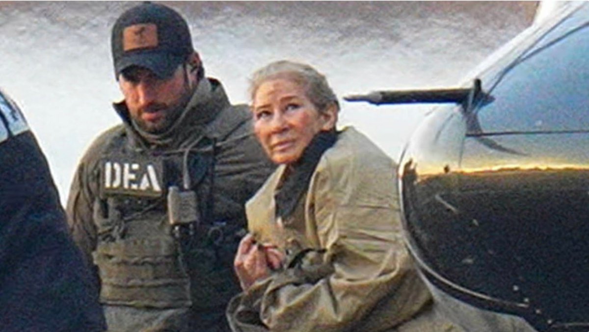 GeromanAT's tweet image. Cilia Flores, First Lady of Venezuela 🇻🇪, appears in NY court with bruises under her eye and a bandage on her forehead, and her lawyer stated that she suffered "significant injuries" during kidnapping, and may have a fractured rib and a severe bruise