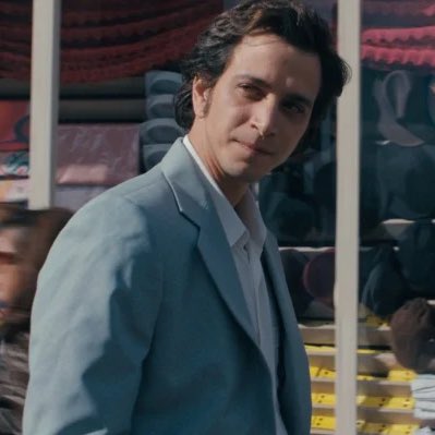 selo paşalı’yı masumiyet müzesi kemal olarak izleyecek olmanın verdiği keyif.. bir insan her role mi yakışır ya