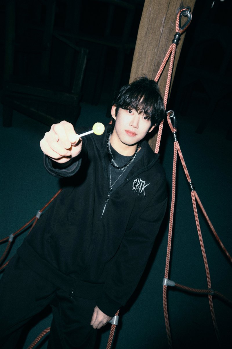 CRTK_official's tweet image. ChRocktikal (크록티칼)
1st Album [We break, you awake]
Concept Photo #02 LEE JUNYOUNG

⚔️ 2026. 01. 15. 6PM (KST)

#ChRocktikal #CRTK #크록티칼
#이준영 #LEEJUNYOUNG
#1st_Album #We_break_you_awake