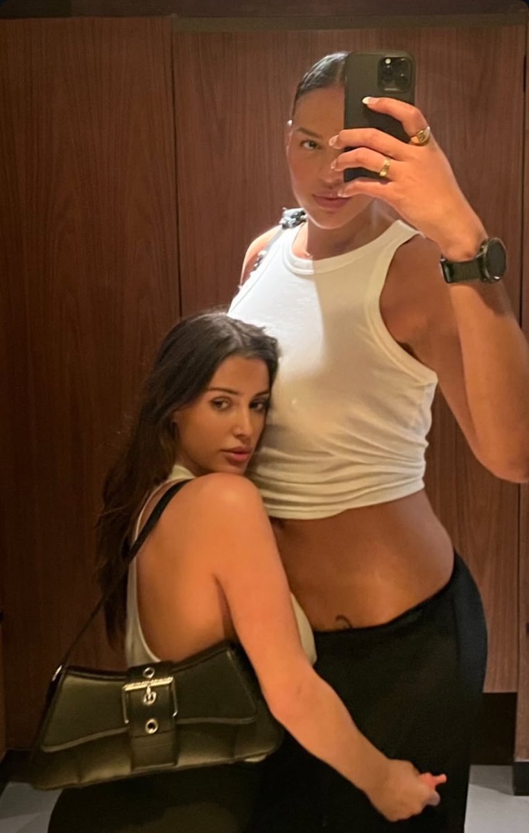 AthleteVanity's tweet image. Liz Cambage and Bianca Censori 📸