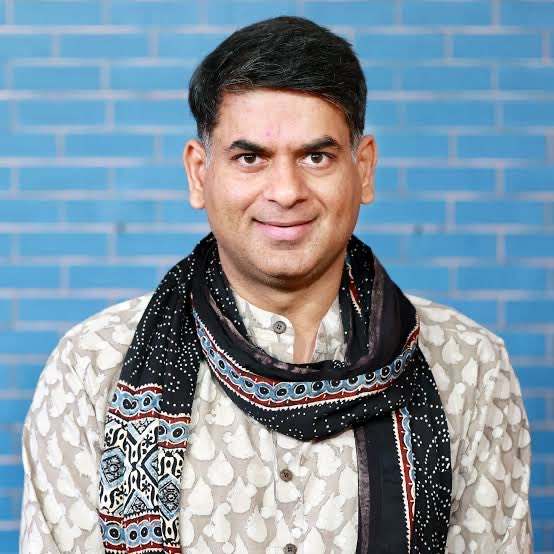 पहले  lallantop से पांडेय जी निकल गये थे , लेकिन अब आज दिन तक जिसको हम मलिक samjhte है वो सौरभ द्विवेदी जी भी …see more