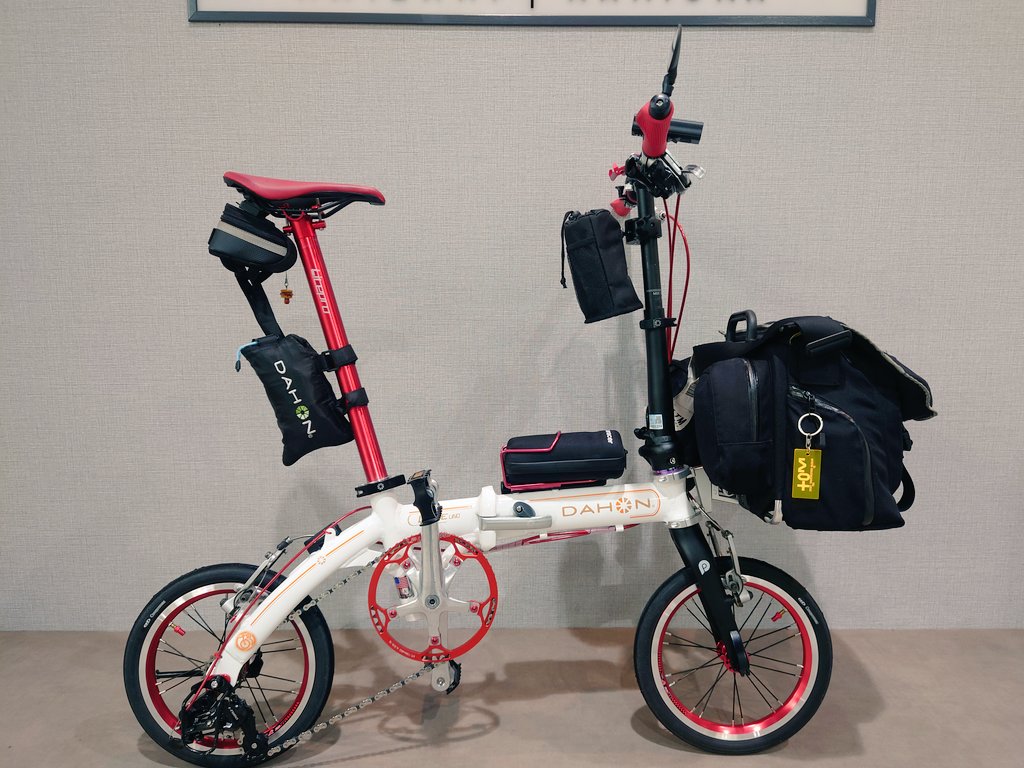 nomodon's tweet photo. 2026年は412にもう少し乗りたい
ただDOVE UNOは
タイヤが1.1でちょっと町中が怖い
パンクもしやすいし
とか言ってあんまり太いと
DOVE plus変わらんし(2.0)
1.5辺り安心して乗るなら
やっぱシュワルベかなあ、、、高い┐(´ー`)┌
#おりたたぶ
#ダホン
#DOVEUNO
#DOVEplus https://t.co/UT6kufUeXV