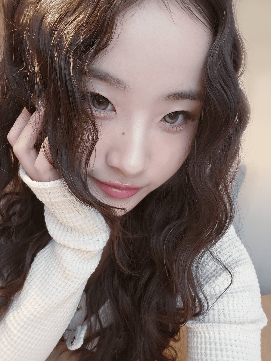 hiipe_up's tweet photo. 260106 #YUNSEOYOUNG plus chat update 

2026년! 따뜻하게 시작하고 계신가요? 저는 여러분들과 함께 보낼 올해가 시작된다는 기대감에 행복한 마음으로 신년을 맞았어요! 요즘 많이 추우니 몸도 마음도 따뜻하게 하길 바래요💟
#윤서영 #ユンソヨン
#HIIPE_Princess #하입프린세스 #ハイププリンセス https://t.co/1nO6zxaYzL