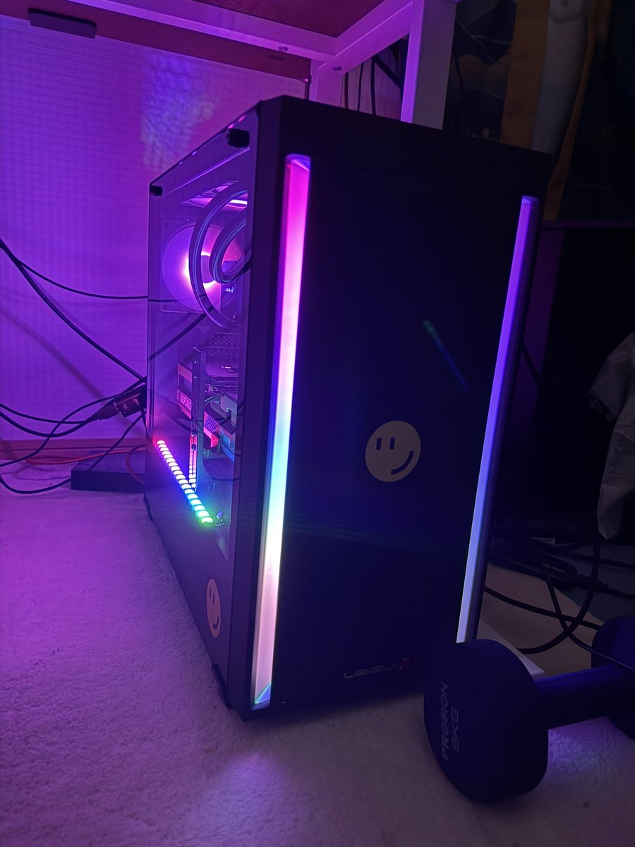 keikiww's tweet image. リドルPC届いた！！！かっけぇ！！！！