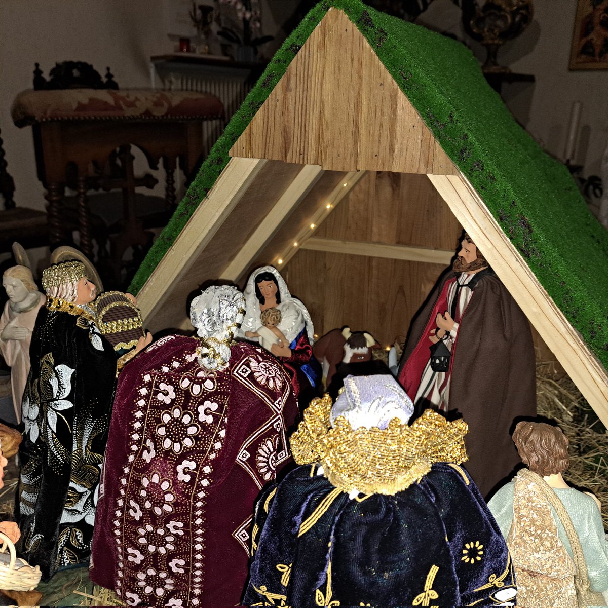 En cette belle fête de l'Épiphanie, nous souhaitons une sainte année à tous nos amis, et spécialement à nos bienfaiteurs qui nous permettent de poursuivre l'œuvre du Prieuré d'adoration de Dieu et de sanctification des âmes.
prieuredebethleem.org/#accueil-prieu…