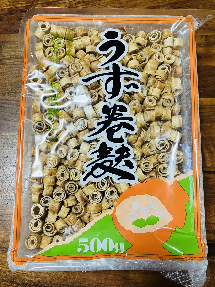 市場にて、「わあ、うず巻麩がこんなにたくさん！」みたいなテンション