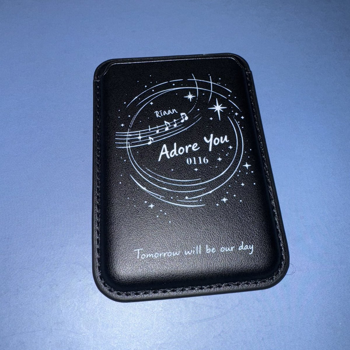 riaan030116's tweet photo. 𝙃𝙧𝙩𝙯.𝙬𝙖𝙫 𝙍𝙞𝙖𝙖𝙣 𝙈𝙘𝙎𝙖𝙛𝙚 𝘾𝙖𝙧𝙙 𝙒𝙖𝙡𝙡𝙚𝙩.｡•♥︎
하츠웨이브 리안 맥세이프 카드지갑 입금폼

곧 다가올 리안님의 생일을 기념하여 맥세이프 카드 지갑을 제작하게 되었습니다!🎉

🗓️25.01.06 - 25.01.13 (7일 간 진행)
🔗 https://t.co/rz64gCmwSN 

#RT 추첨 두 분께 리안 맥세이프 카드지갑을 보내드립니다!
모든 문의사항은 디엠 or 스핀 부탁드립니다!