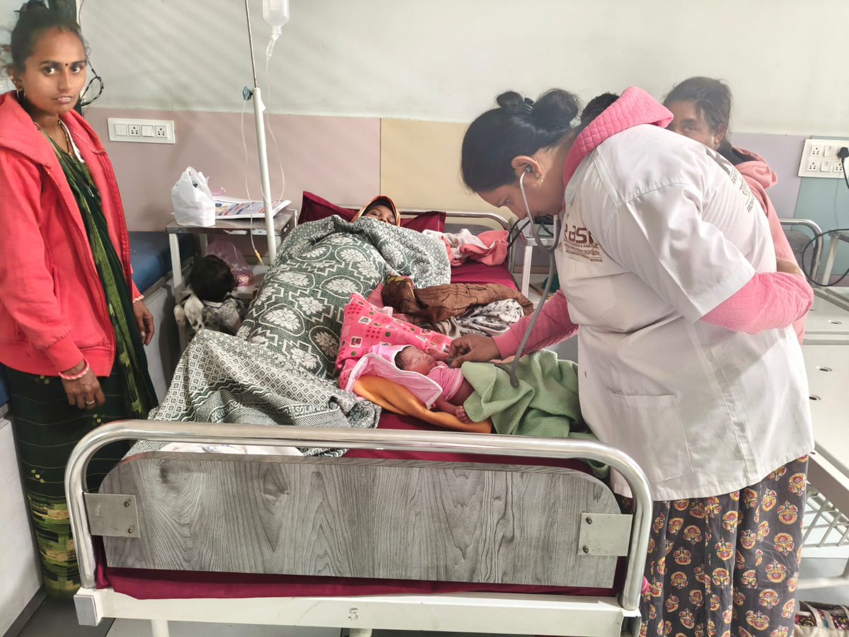 આજ રોજ વડોદરા જિલ્લાના તાલુકાની આર.બી.એસ.કે. ટીમ દ્વારા  ડિલિવરી  પોઇન્ટ પર નવજાત શિશુઓ ની 4D પ્રોટોકોલ મુજબ જન્મજાત ખોડખાંપણ ની આરોગ્ય તપાસ કરવામાં આવેલ.
<a href="/ddo_vadodara/">District Panchayat Vadodara</a> 
<a href="/Info_Vadodara/">Info Vadodara GoG</a>