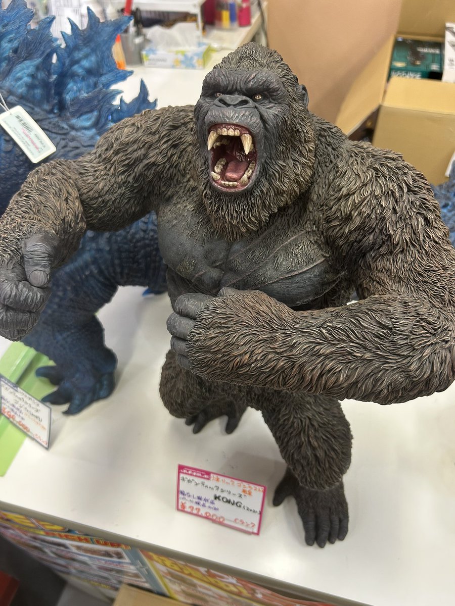 買取品】 少年リック・ゴジラストア限定 ギガンティックシリーズ KONG