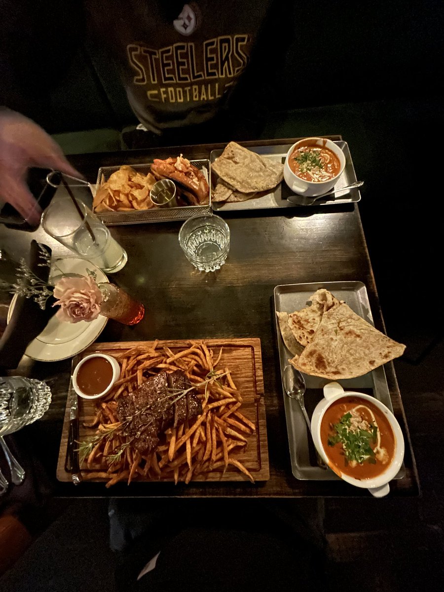 dachiplug's tweet image. Business meetings  🍩🦞🥩🥘