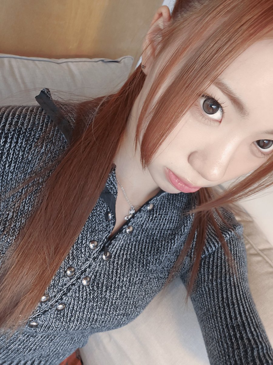 hiipe_up's tweet photo. 260106 #KIMSUJIN plus chat update 

2025년을 지나 어느새 2026년이 되었어요!
���러분과 함께할 2026년이 정말 기대되는데 여러분은 어떤가요?❤️
날씨가 많이 추우니 감기 조심하세요!🫶

#김수진 #キムスジン
#HIIPE_Princess #하입프린세스 #ハイププリンセス https://t.co/9ASFvRALHc