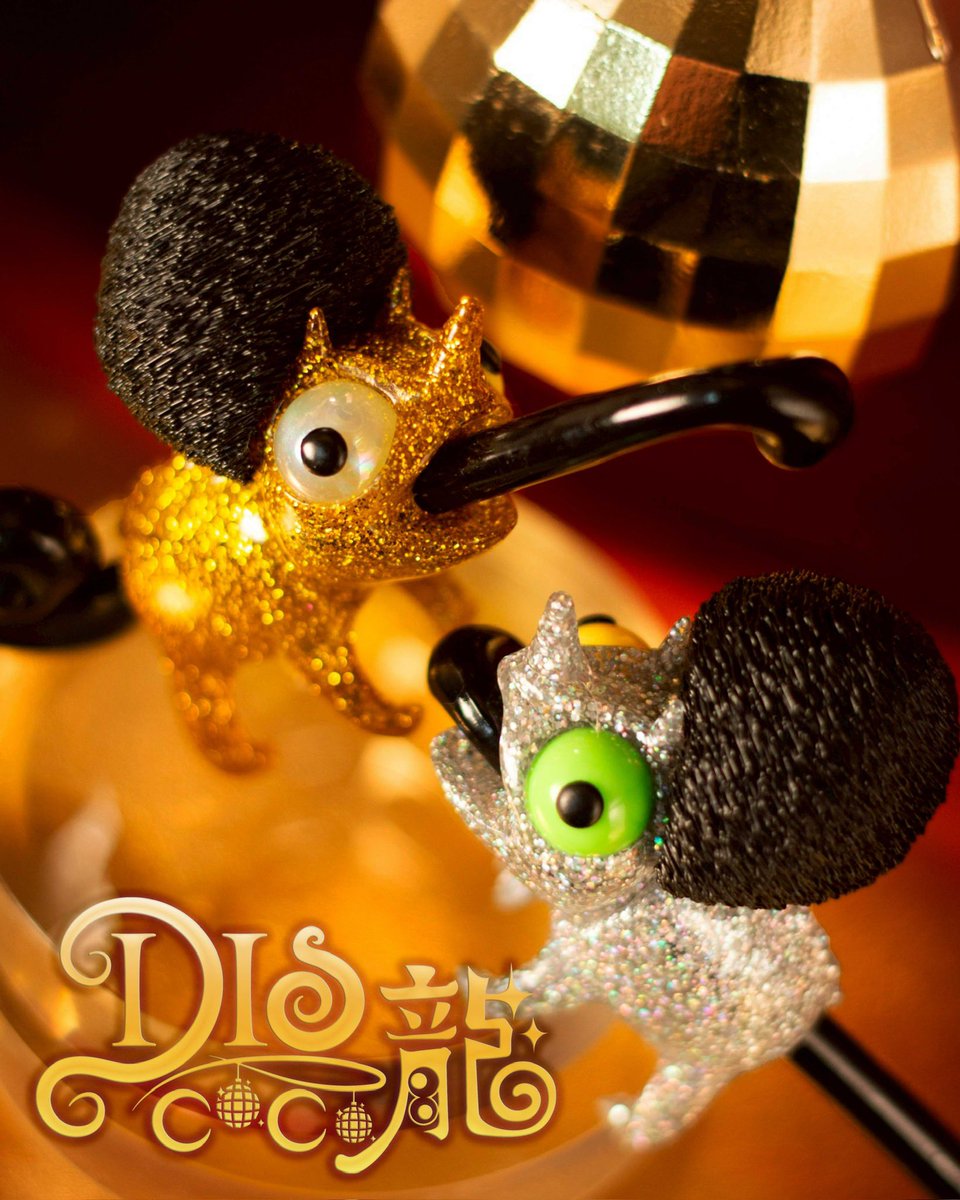 clustudio666's tweet photo. 閃亮變身✨是勾勾龍!
這次變身 Disco 球,閃亮亮的身體搭配超可愛爆炸頭,掛在家裡任何地方都超有存在感!
什麼?!爆炸頭竟然是磁吸的😳
眼睛能動、舌頭和尾巴可伸縮,現在連髮型都能換——
勾勾龍,你真的太犯規了啦!!!🕺💥
#sofubi #softvinyl #CLUTOY https://t.co/NRRYQh53Qx