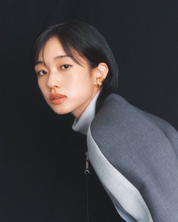 河合優実のインタビュー記事って必ず面白い

Q. 時代や国を好きに選べたら
　いつどこを生きてみたい？

A. 60年代後半の日本の学生運動を覗いてみたい。（中略）今の私たちと比べ当時の大学生はなんて自分の言葉を持っているんだろうと驚いたんです。
ginzamag.com/categories/int…