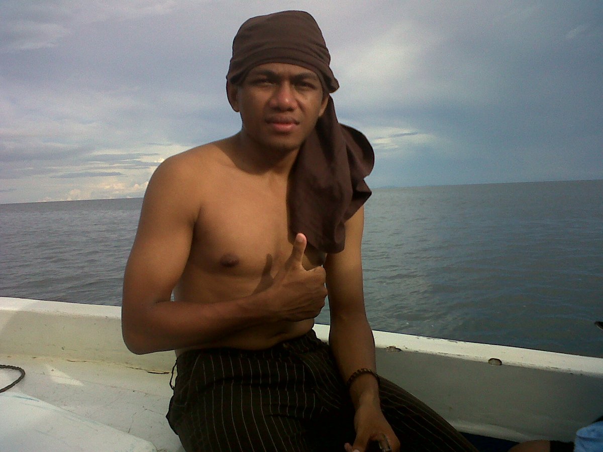 AgusRihando's tweet photo. Berbuatlah tanpa tapi, lakukanlah tanpa nanti, bersyukurlah tanpa tepi, dan berdoalah tanpa henti. https://t.co/Nhk4YzqUfF