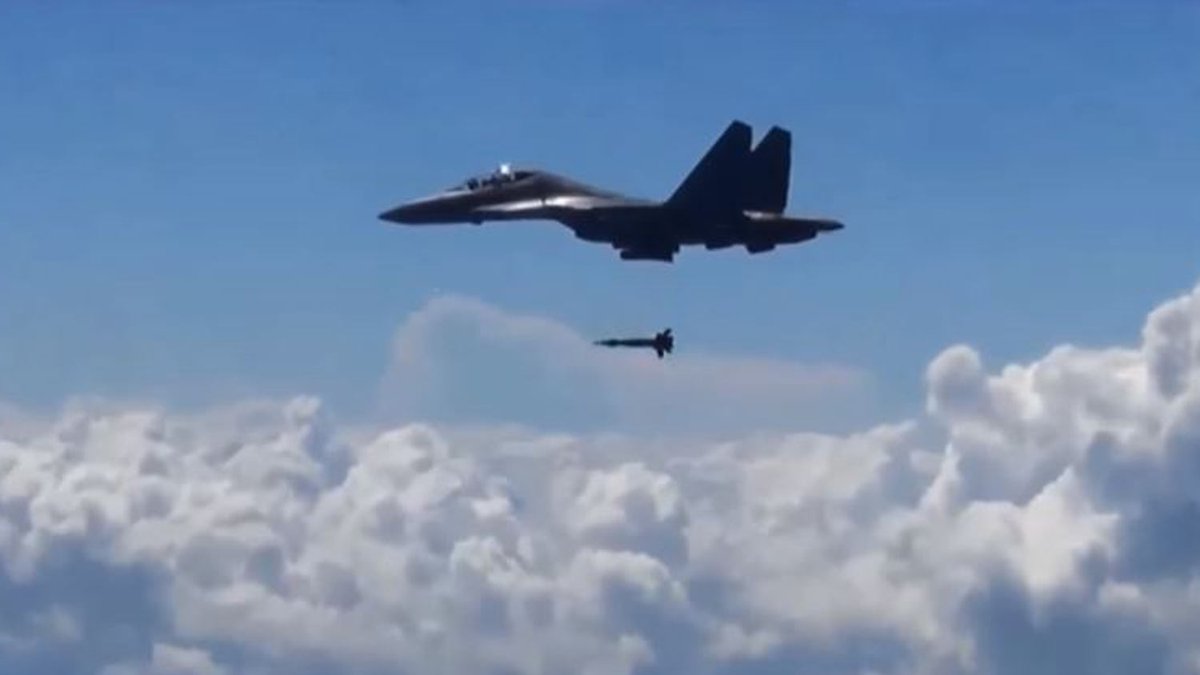 polietzz's tweet image. Asian flankers have been modified to support western systems and munitions for many years.

One example, the Malaysian Sukhoi.