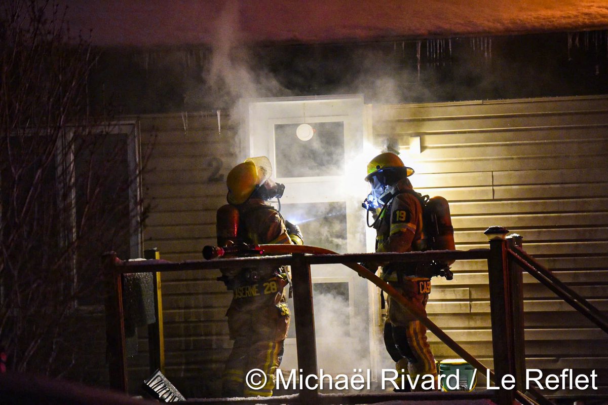 Un incendie éclate dans une maison mobile sur la 11e Avenue à Saint-Mathieu, sur la Rive-Sud de Montréal. À l’arrivée des pompiers, le feu s’était propagé jusqu’au toit. Aucun blessé.