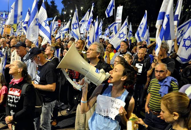 COUP IN ISRAEL?⚠️ 🇮🇱🇮🇷🔥 Another week of massive protests in Tel Aviv demading independent inquiry into into the events of October 7, 2023.

🔥NETANYAHU'S GOVERNMENT IS IN TROUBLE 👿