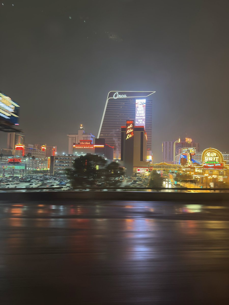 j ᥫ᭡ tweet media