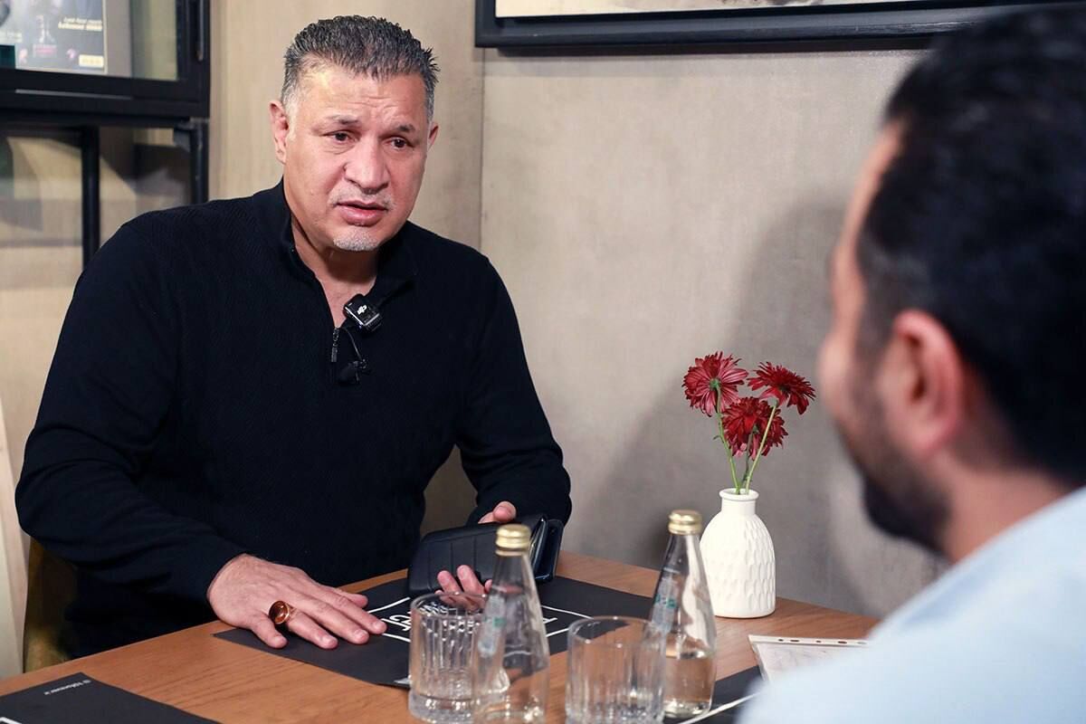 علی دایی مثل همیشه سمت درست تاریخ ایستاد
"تحریم فقط برای آقازاده‌ها برکت داشته"
صدتا دبیر و شمسایی فدای یه تار موت❤️