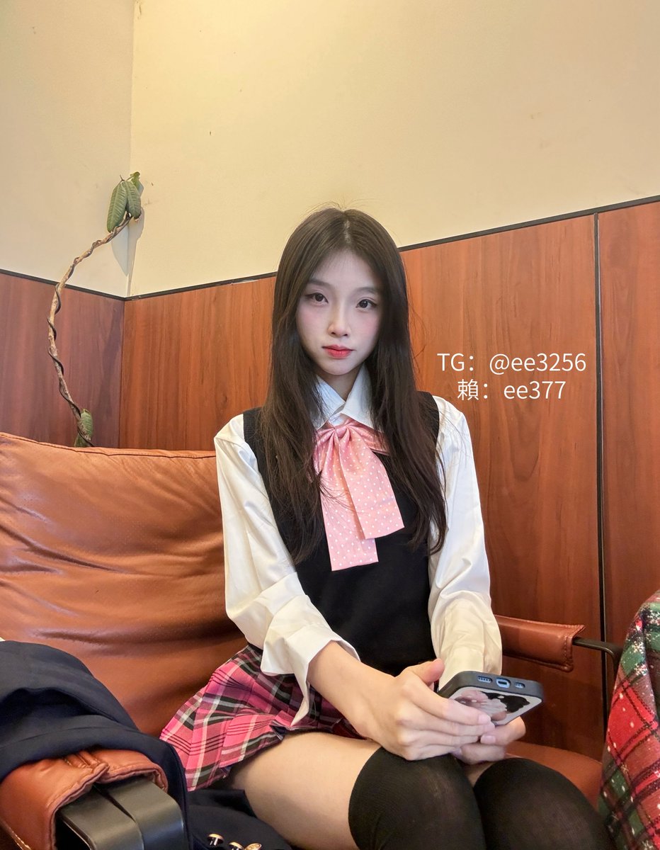 ee3256's tweet photo. 認真問
長這樣可以做你的寶貝嗎？
#業務員 https://t.co/WLZglBxHV7