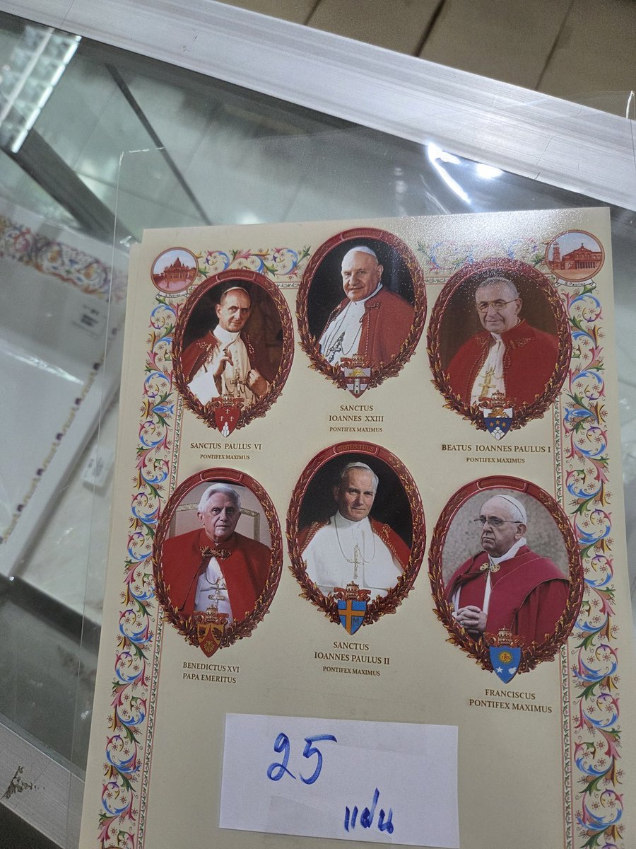 Lisianthia_JMJ's tweet photo. I found this pic  at Catholic shop...
The red Papas!❤️😱
//But only Papa Bergoglio looks different from the others.🥹 https://t.co/FuSGSvGIAT
