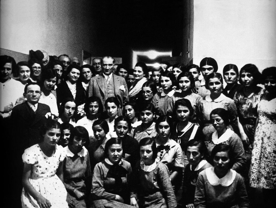 Senin Eserin Olan Bu Nesil, Kimsenin Esiri Olamaz.. 🇹🇷