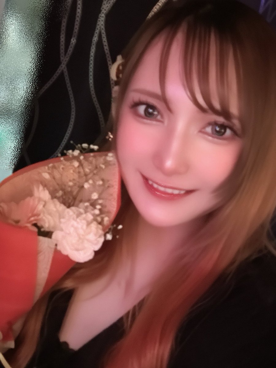 キラキラ？コンカフェ嬢として単体で誕生日イベントやるのは流石に2025年で最後やと思います！
沢山の方に祝ってもらえて嬉しかったです♡
おかげさまで毎年1番偉そうに出来る権利を無限にいただき続けさせてもろて…ほんまに感謝です！
2026年も私が1番偉いです💗よろしゅー！
#ちぃ〜クラ