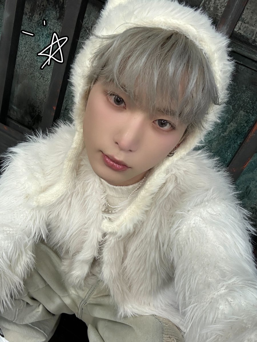 rururu_oa's tweet photo. 1년전 오늘은 엄청난 날임
이 사진들 올려줌…ㅁ ㅊ https://t.co/rxojNtkjWQ
