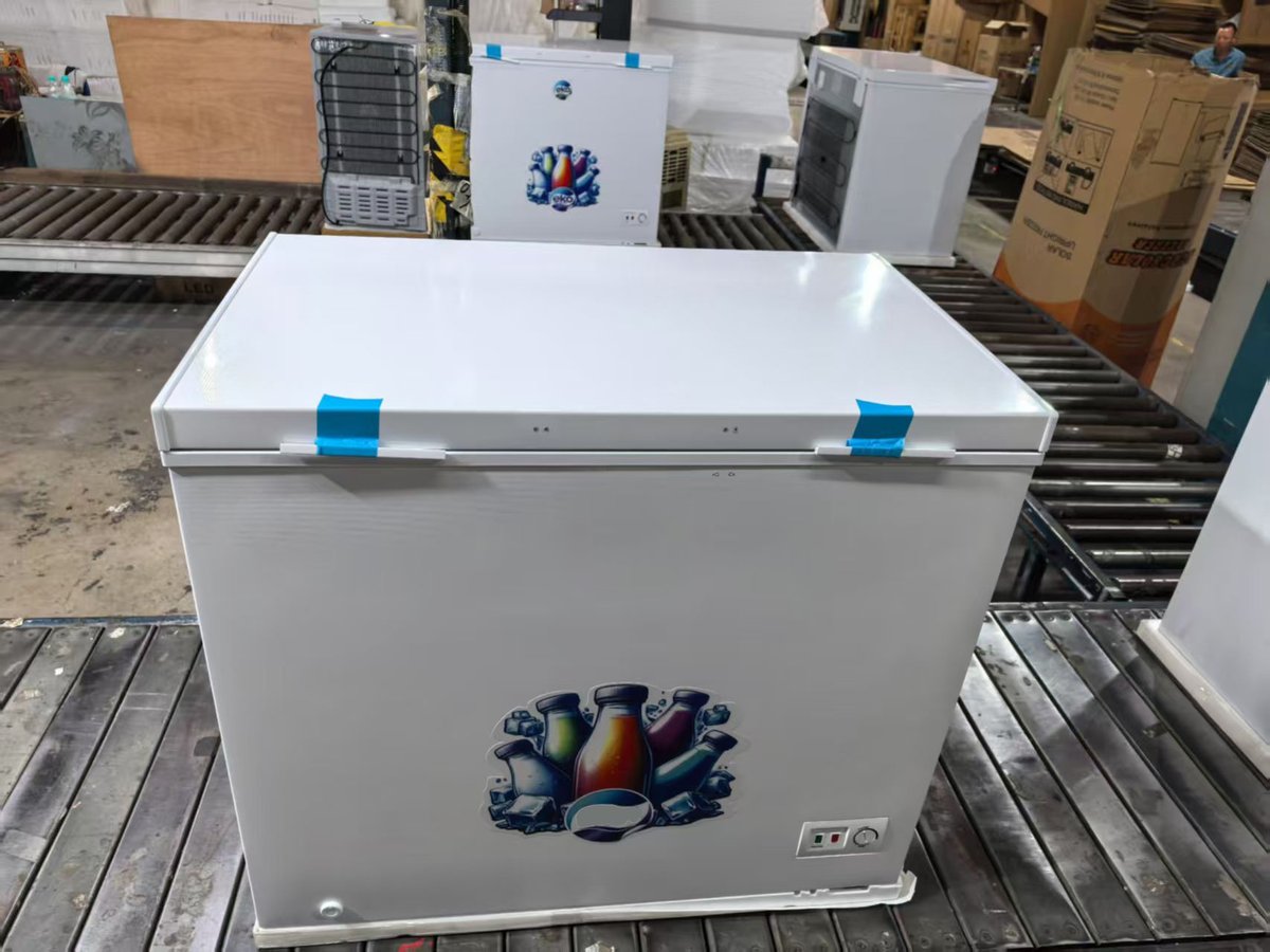 solarcoolershub's tweet image. 208L Solar Chest Freezer
Powered by solar energy, reliable cooling with mechanical temperature control.
Energy-saving, durable, and perfect for off-grid areas. 🌞❄️

Message us to learn more or get a quote today!
Whatsapp: 86-15757277513
#SolarFreezer #IceCreamDisplay #Iceblocks