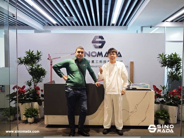 Sinomadacn's tweet photo. SINOMADA welcomed an Algerian client 🇩🇿 ✈️
XCMG pump truck order was confirmed 🚚🤝
Photos 📸 and lunch 🍽️ wrapped up the visit
Next steps are in progress ✅ 
🫶🫶export@sinomada.com
#SINOMADA #XCMG #export #cooperation #Machinery #equipment https://t.co/ZT7mwNJVUb