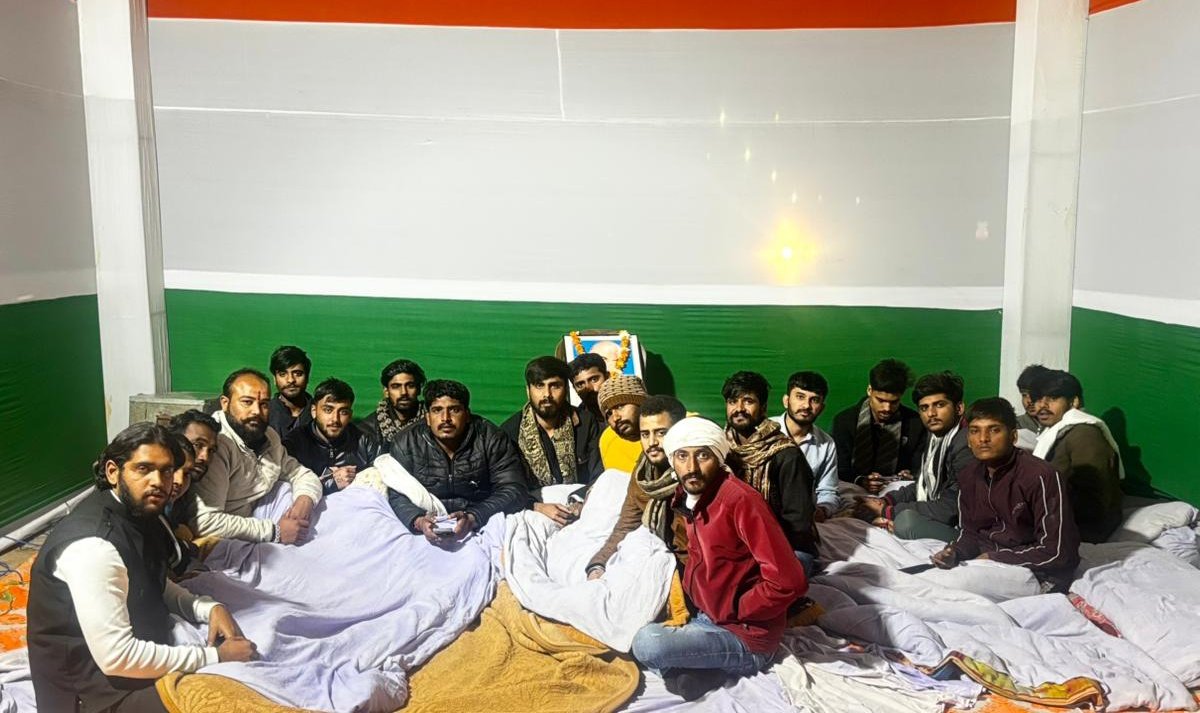 Ravi_NSUI_Mp's tweet photo. मप्र के सतना जिले के शा. महाविद्यालय में RSS–ABVP से प्रेरित प्राचार्य द्वारा महिला प्रताड़ना, शिक्षिकाओं व छात्राओं से बदसलूकी जैसी शर्मनाक घटनाओं को लगातार अंजाम दिया जा रहा है। 

@nsui प्रदेश सचिव आनंद पाण्डेय कड़कड़ाती ठंड में अनिश्चितकालीन अनशन पर हैं, फिर भी सरकार मौन है ❓ https://t.co/NGlWVcRIUd
