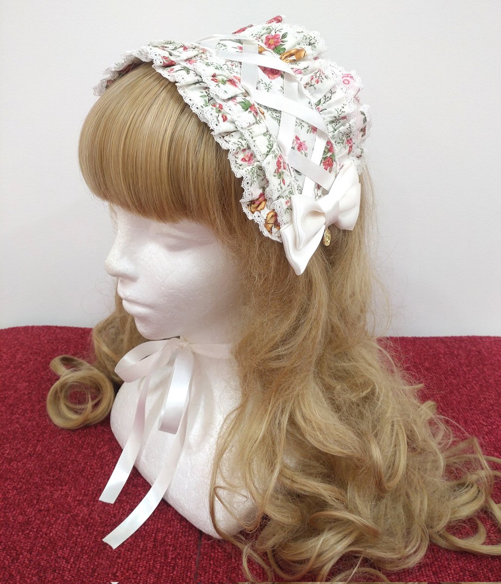 🌈サンプル展示中🌈
✨1月12日(月·祝)13時頃まで✨ 

＼✨ご予約受付中✨／

💐🧸ガーデニングくまちゃん🧸💐

◆ロングティアードJSK
◆ブラウス
◆レーススカート
◆レースアップヘッドドレス

color：オフ白

※生地サンプルは随時ご覧頂けます✨

名古屋☎052-251-1332