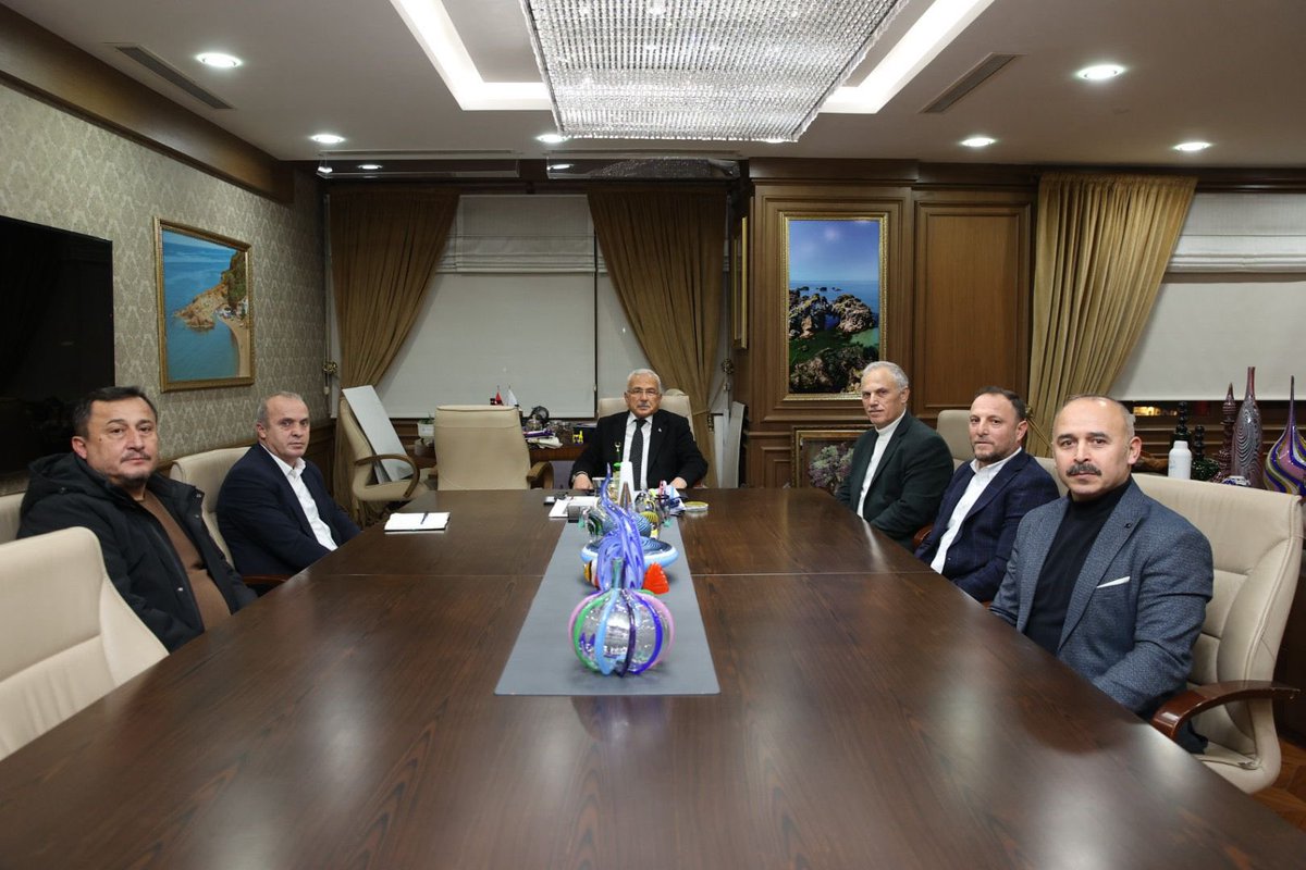 Ordu Büyükşehir Belediyesi Başkanı Bakanımız Sayın <a href="/mhilmiguler/">Dr. Mehmet Hilmi Güler</a> ‘le Bem-Bir-Sen Ordu Şube Yönetimimizle güncel konularla ilgili görüşme gerçekleştirdik.
Bakanımıza hüsnü kabulları için yönetim kurulu adına teşekkür ediyoruz. 
<a href="/Leventusl/">🇹🇷Levent USLU</a> <a href="/mhilmiguler/">Dr. Mehmet Hilmi Güler</a> @Bem_Bir_Se
Abdulkadir Hatipo