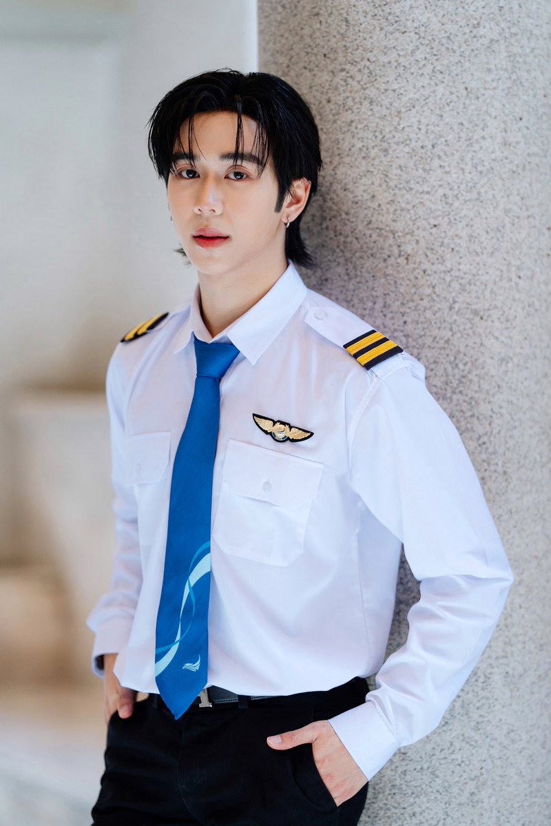 Louis_Thanawin's tweet image. From textbooks to the cockpit 🎓✈️
Graduated in Aeronautic Engineering ✔️
Commercial Pilot License (CPL) ✔️

This journey deserves a celebration —
hope you can join me on January 17,
from 1:30 PM to 4:00 PM
at Assumption University, 
Suvarnabhumi Campus