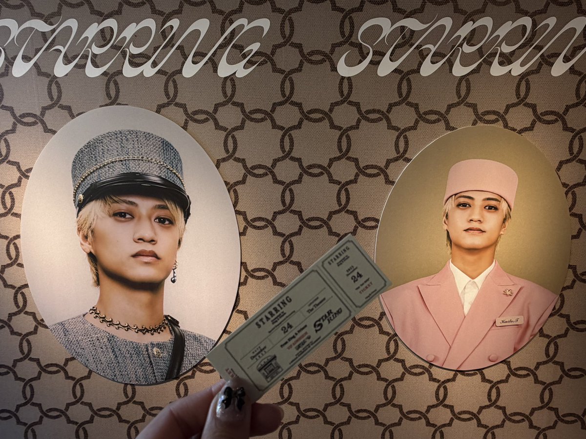 購入特典のステッカー想像の10倍ほど小さかった😂💓
早速スマホケースの中に🫶