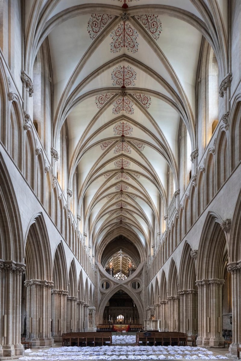 ✨One to lift the spirits - the magnificent nave at Wells Cathedral taken with my tilt-shift lens 📸. Hard to believe that the 'owl like' scissor arches at the end were built in the mid C14th.