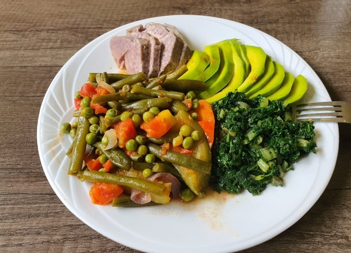 drkasenene's tweet image. Carbohydrates aren’t bad for health. In fact the first enzyme in our mouth - salivary amylase - is to digest carbs.

However, they should be eaten moderately especially if you’re not very active.

The best choices are:

1. Sweet Potato 
2. Pumpkin 
3. Matooke
4. Millet 
5. Yams
