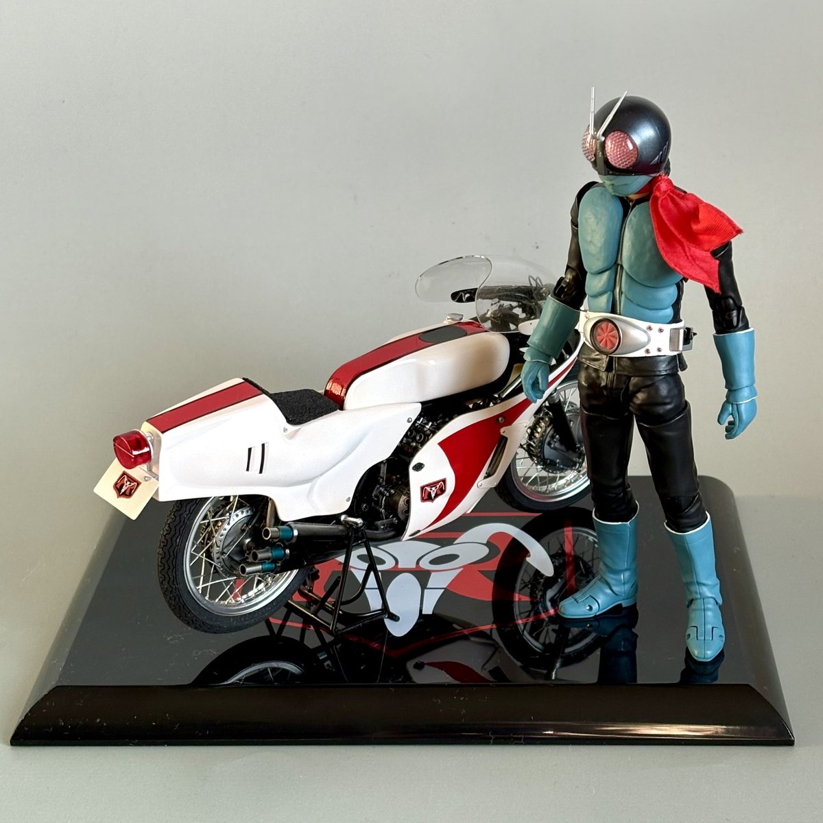 瓦礫の島さん制作のオリジナルサイクロン号と真骨彫仮面ライダーを並べるとしっくりくるなぁ