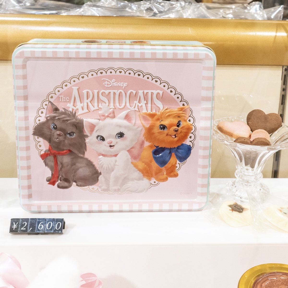 ディズニーストア 『おしゃれキャット』のかわいいお菓子 本日1月6日発売☆