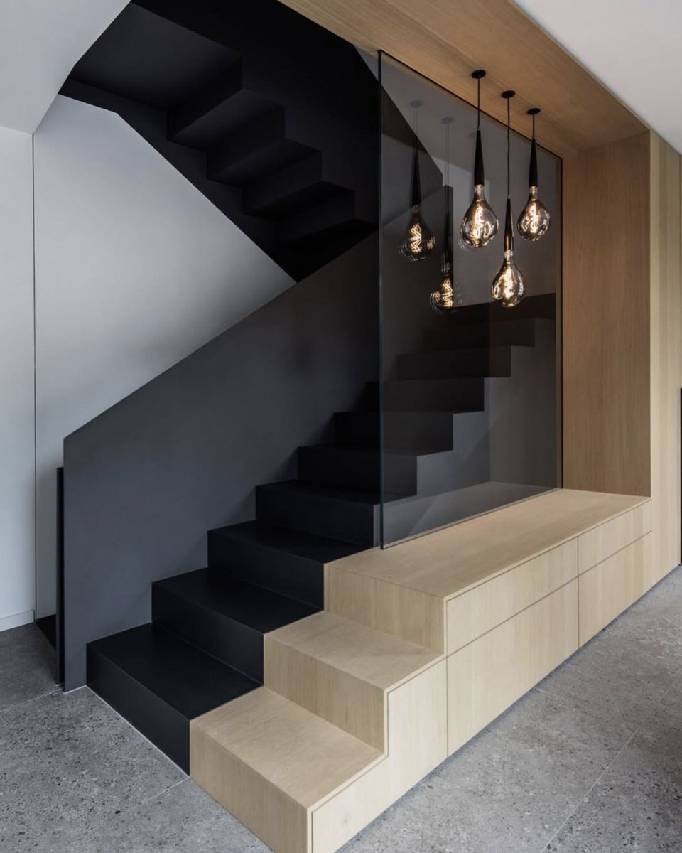 Treppen's tweet photo. spitzbart treppen -https://t.co/49suDun1mV - Starke Treppen, die verbinden. Schwarz lackierte Faltwerktreppe mit Holzelementen als gestaltendes Raumelement. Architekt: Stefan Gallant - Fotos: @gabricalphotography https://t.co/1UdoLWESsF