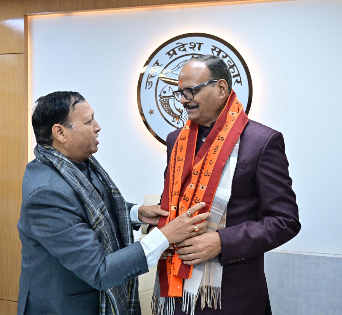 आज उत्तर प्रदेश सरकार में माननीय उपमुख्यमंत्री आदरणीय श्री ब्रजेश पाठक जी से उनके लखनऊ आवास पर शिष्टाचार भेंटकर उनका आशीर्वाद एवं मार्गदर्शन प्राप्त कर नववर्ष 2026 की हार्दिक बधाई शुभकामनाएं प्रेषित किया।
<a href="/brajeshpathakup/">Brajesh Pathak</a>