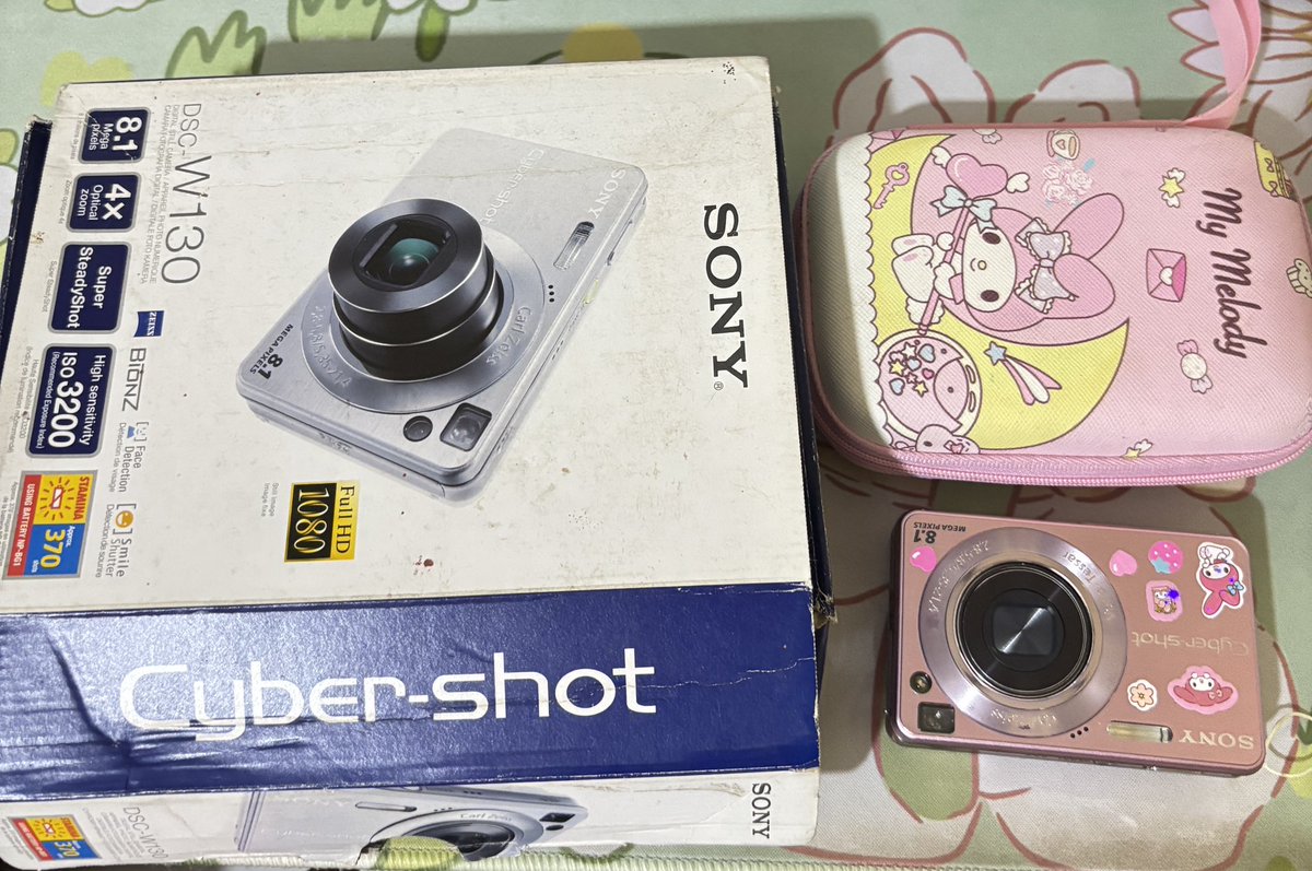 consgumer's tweet photo. 🌸 WTS digicam sony dsc-w130 in pink rose (RARE)

💸 2juta nett

Include: fullset box (ori), memory card, charger bonus strap &amp; pouch

-body 9.9/10, judge below 👇 
-all functions are normal

Also include packing, results di bawah ya 💓 https://t.co/VOCJ21zC54