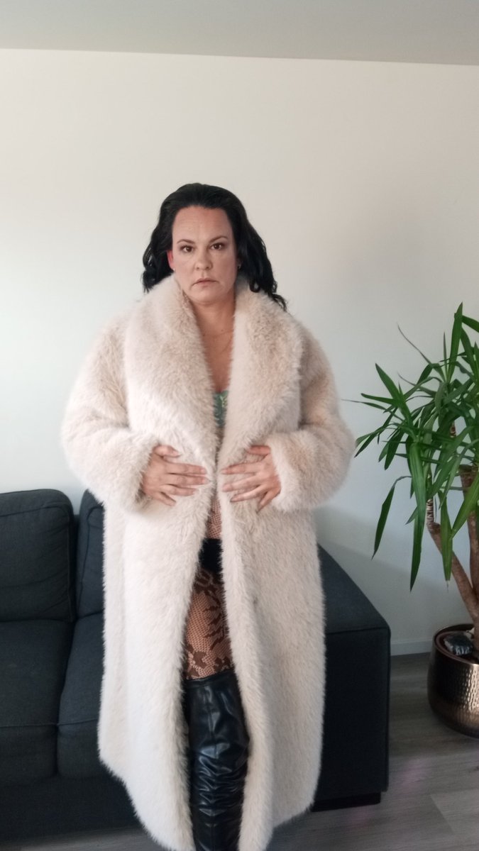 FindomQueenSam's tweet image. Good morning Dorks 🪱 

So many plans for this year

And you lucky boy pays for that