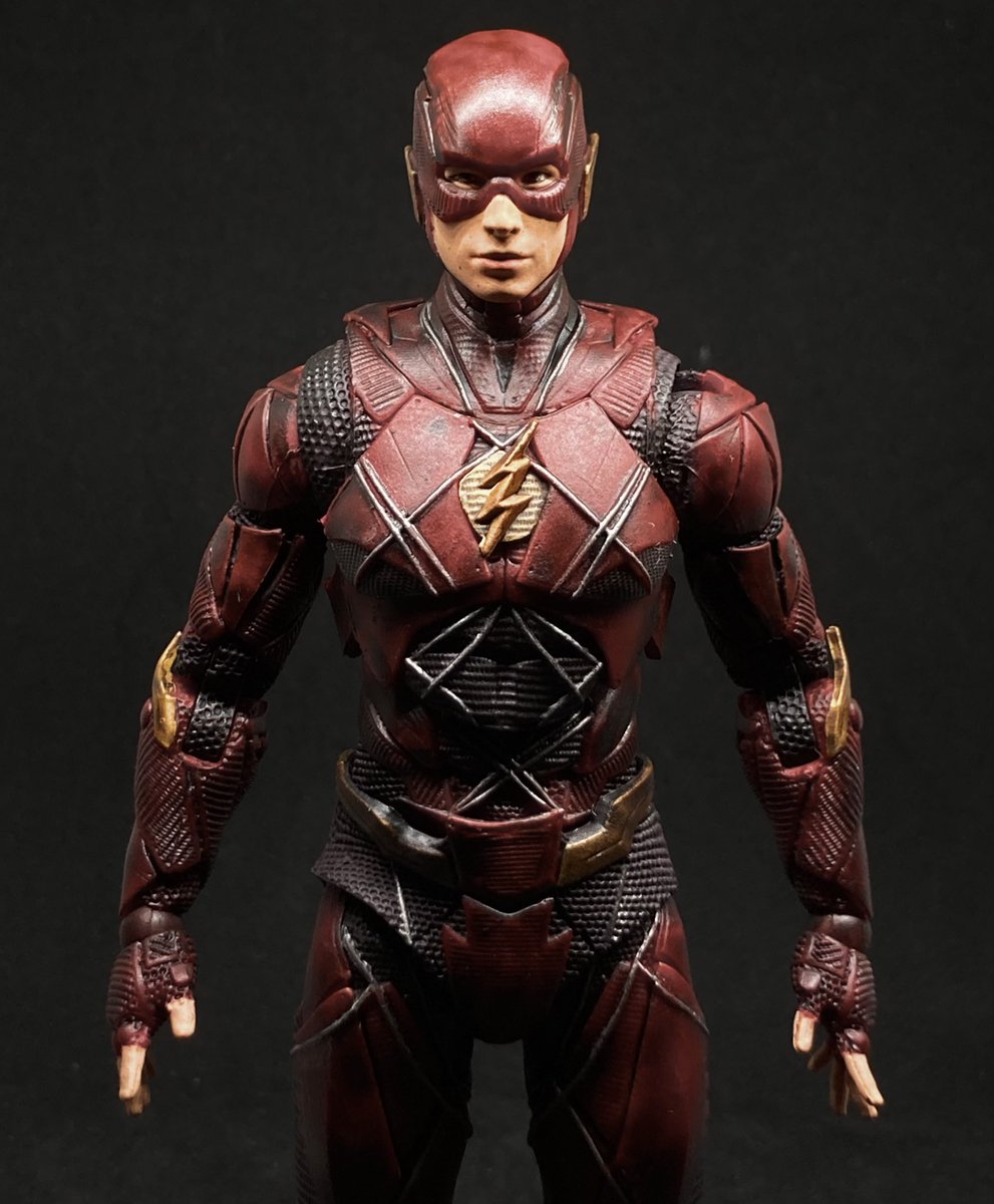 ss96394883's tweet image. DCマルチバース フラッシュ（DCEU）リペイント✅
銀のワイヤー部分の塗装が鬼門でしたが、高級感が出せたかと思います！
#アメトイカスタム #DCmultiverse 
#カスタムフィギュアが見れるタグ
#TheFlash #JusticeLeague 
　←After     　　　　　　　　　Before→