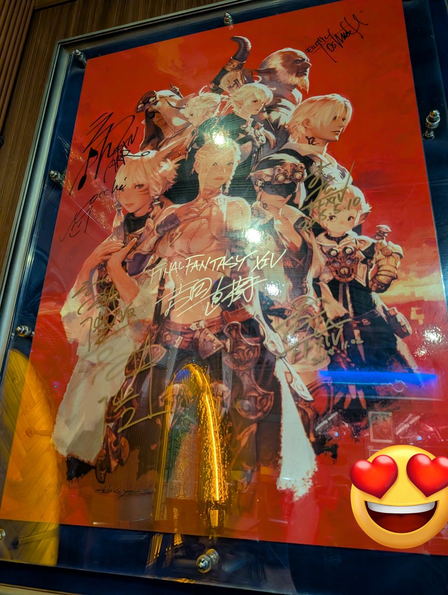 真後ろにすんごいの飾ってあった！中央に輝くは我らが吉田直樹さんの