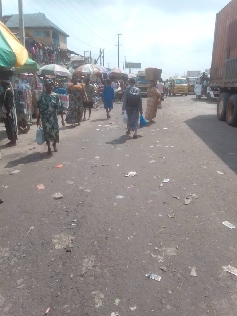 People mentioned the menace of roadside sellers along Sango road after I raised alarm about Panseke few days ago.

The Honorable Commissioner for environment, <a href="/dejioresanya/">Ola Oresanya</a> deployed his people and they cleared them off the road. 

Check photos.

If you live in the area, verify.