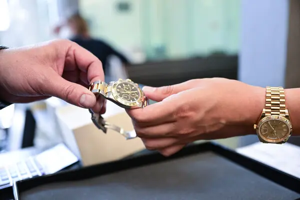 İkinci El Saat Alım Satım Rehberi: Dolandırıcılıktan Korunma watchlabb.blog/makale/i-kinci…