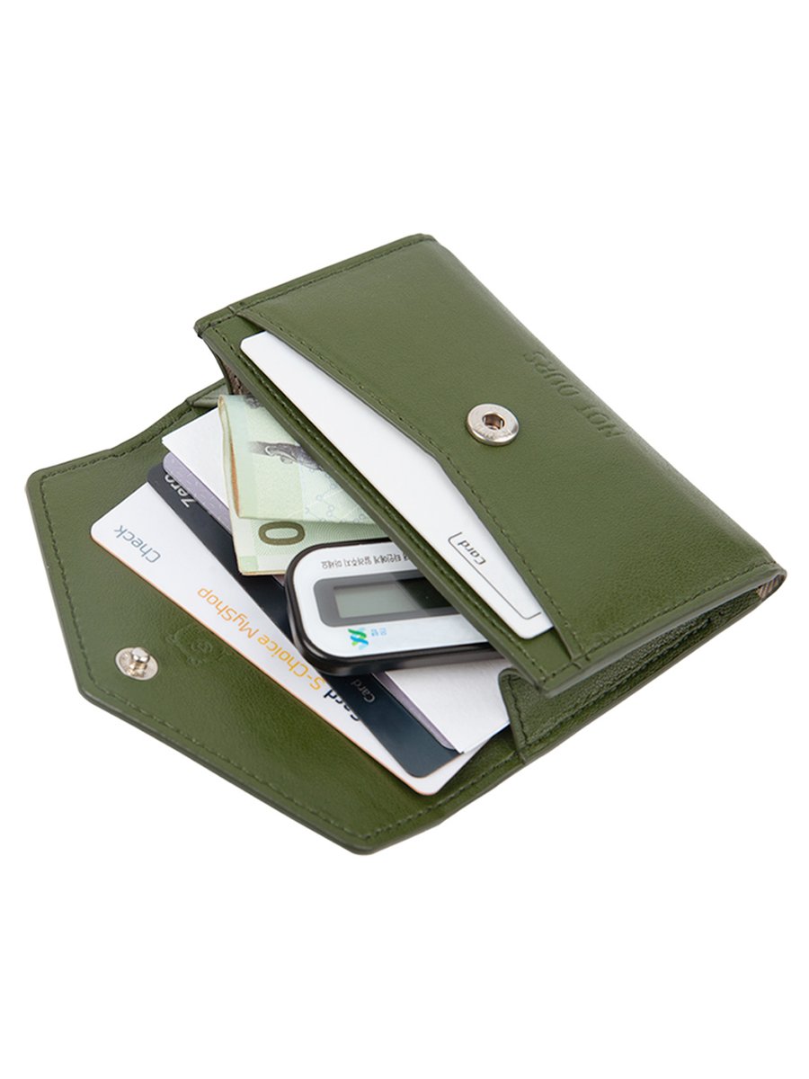 선인장 가죽이라는 소재가 있다는 소식을 뉴스로만 들었지, 우리도 본 적이 없었을 때 멕시코 회사로 메일을 보냈었다. 그런 식으로 부딪혀서 만든 것들이 많다. 백팩과 함께 가장 많이 판매했고, 텀블벅으로 출시한지 오래 된 만큼 이 제품을 쓰다 낡아 재구매 문의를 주시는 분들이 지금도 많다.