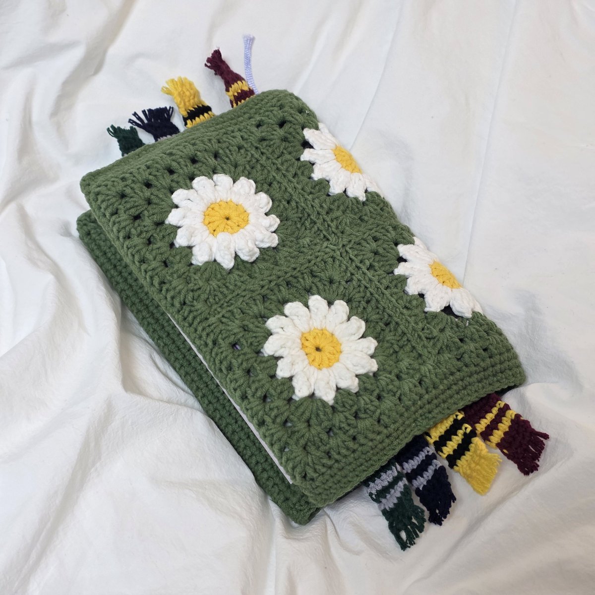 crchthy's tweet image. 오랜만에 해리포터 정주행하고!
목도리이기도.. 책갈피이기도.. (*ꈍ꒳ꈍ*)